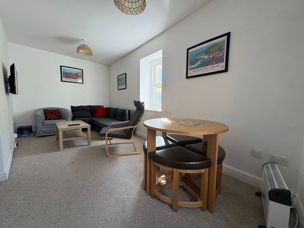 Additional image 2 of 2 bed flat for saleFlat 5, Ashley House, Upper Frog Street, Tenby, Pembrokeshire SA70