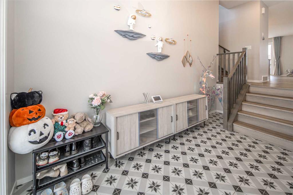 Additional image 4 of 148 Carringham Road Nw , Calgary, AB, T3P 1V3