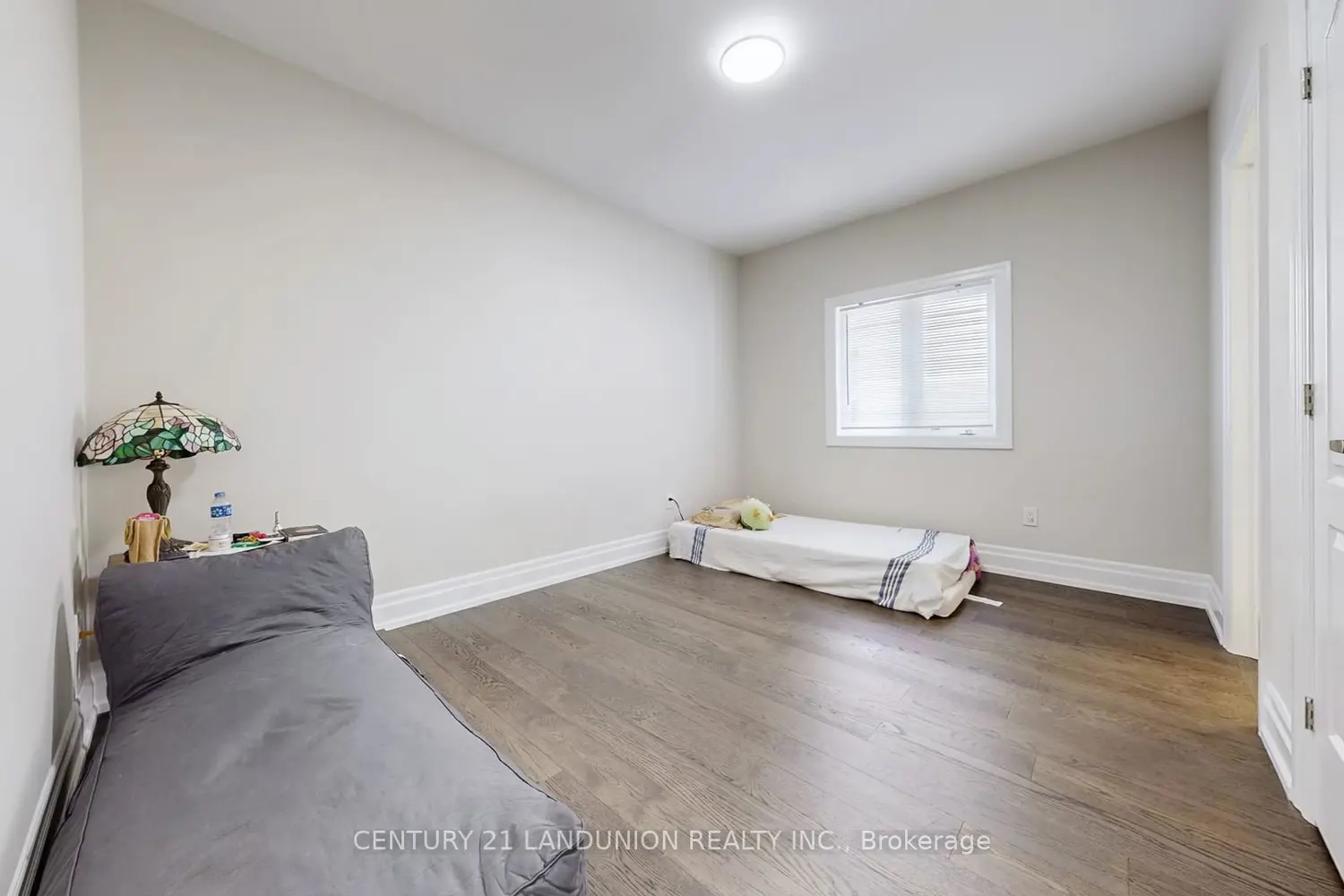 Additional image 16 of 234 Touch Gold Crescent