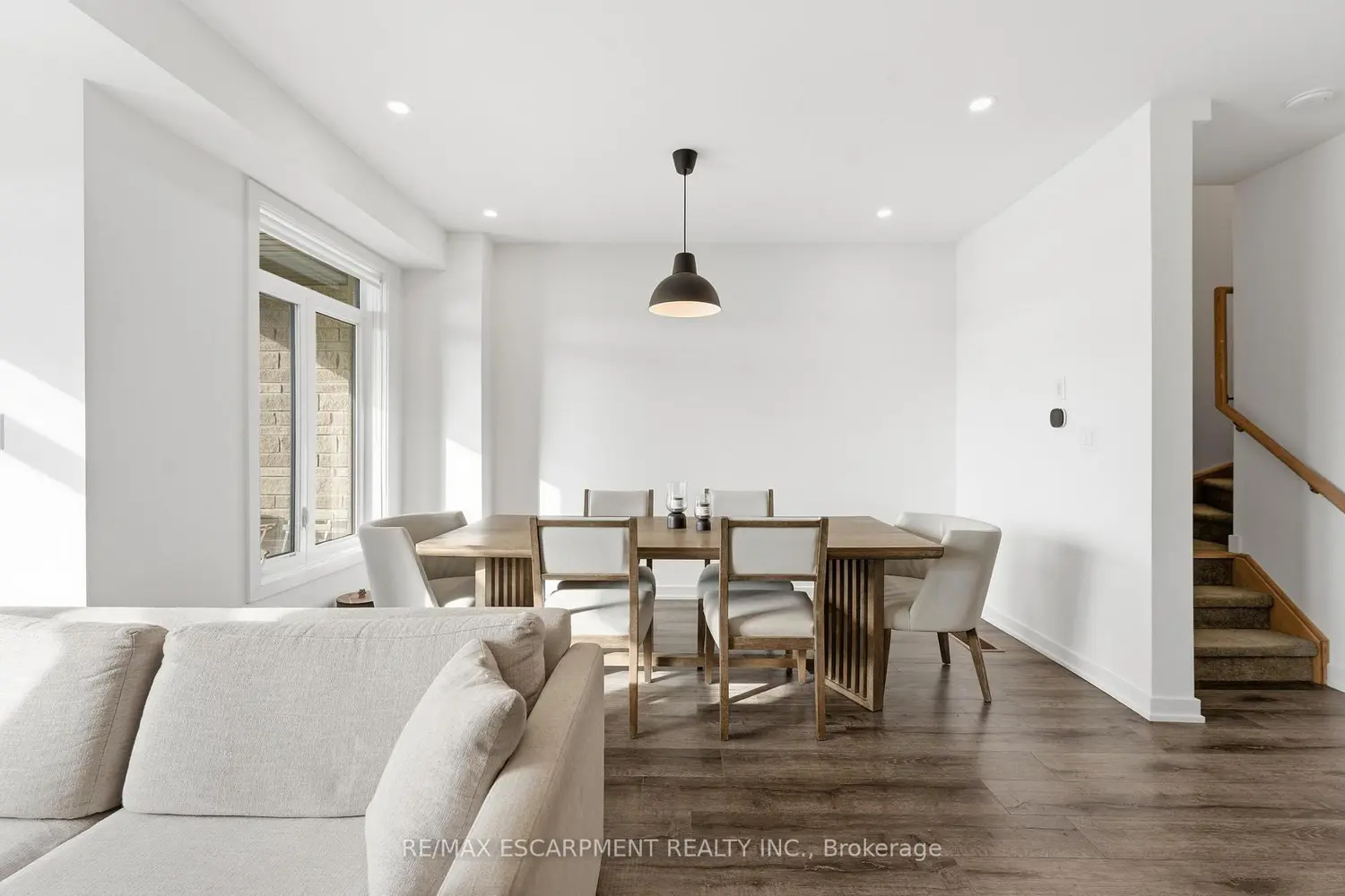 Additional image 5 of 590 North Service Road 44