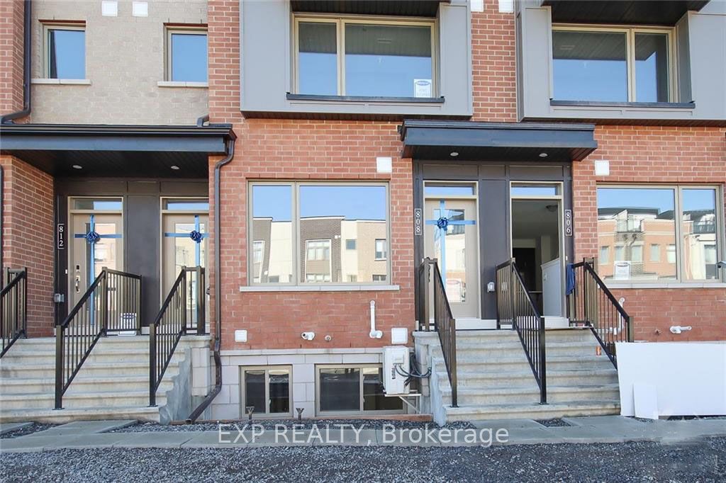 808 Mikinak Road, Ottawa, ON, K1K 5A5