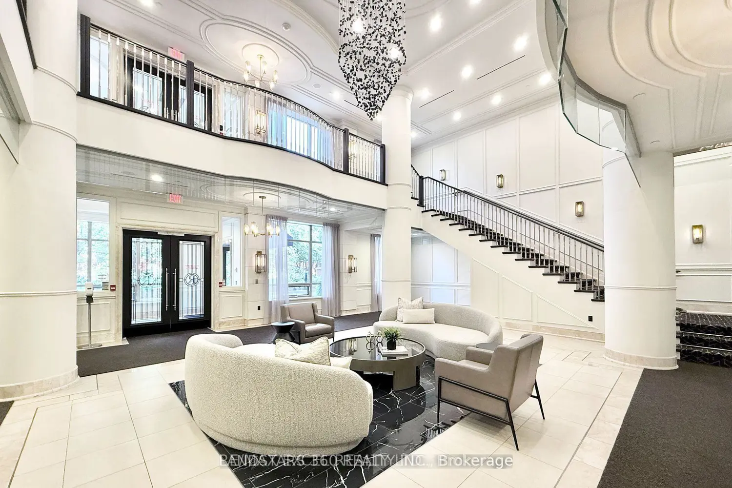 10101 Yonge Street 101 photo 4