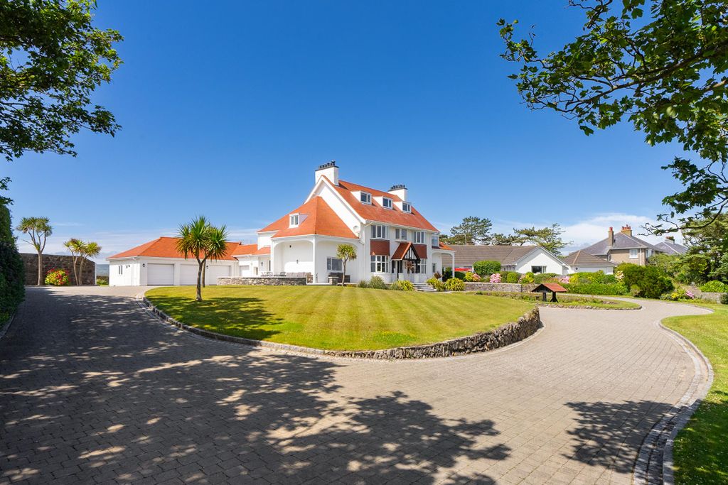 8 bed detached house for saleRonaldsburn, Derbyhaven, Castletown IM9