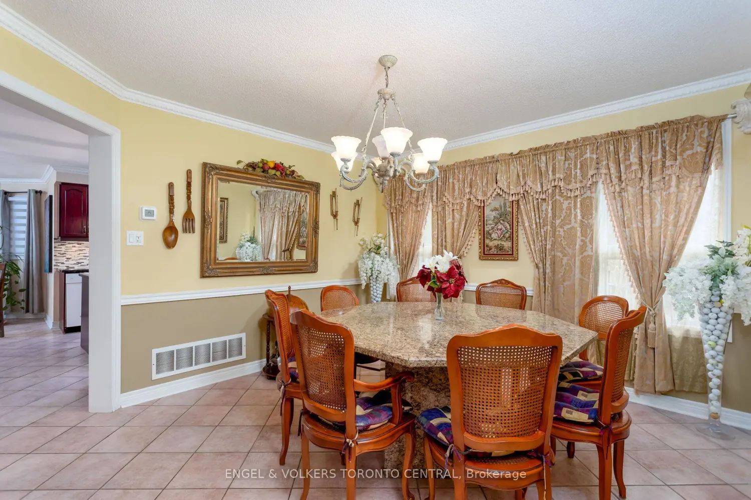 144 Claremont Lane photo 4