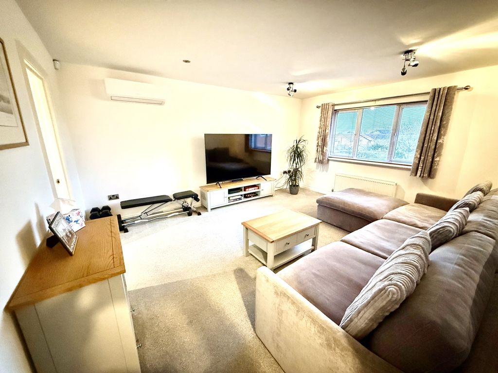 2 bed flat for salePowlett Road, Hartlepool TS24 photo 2