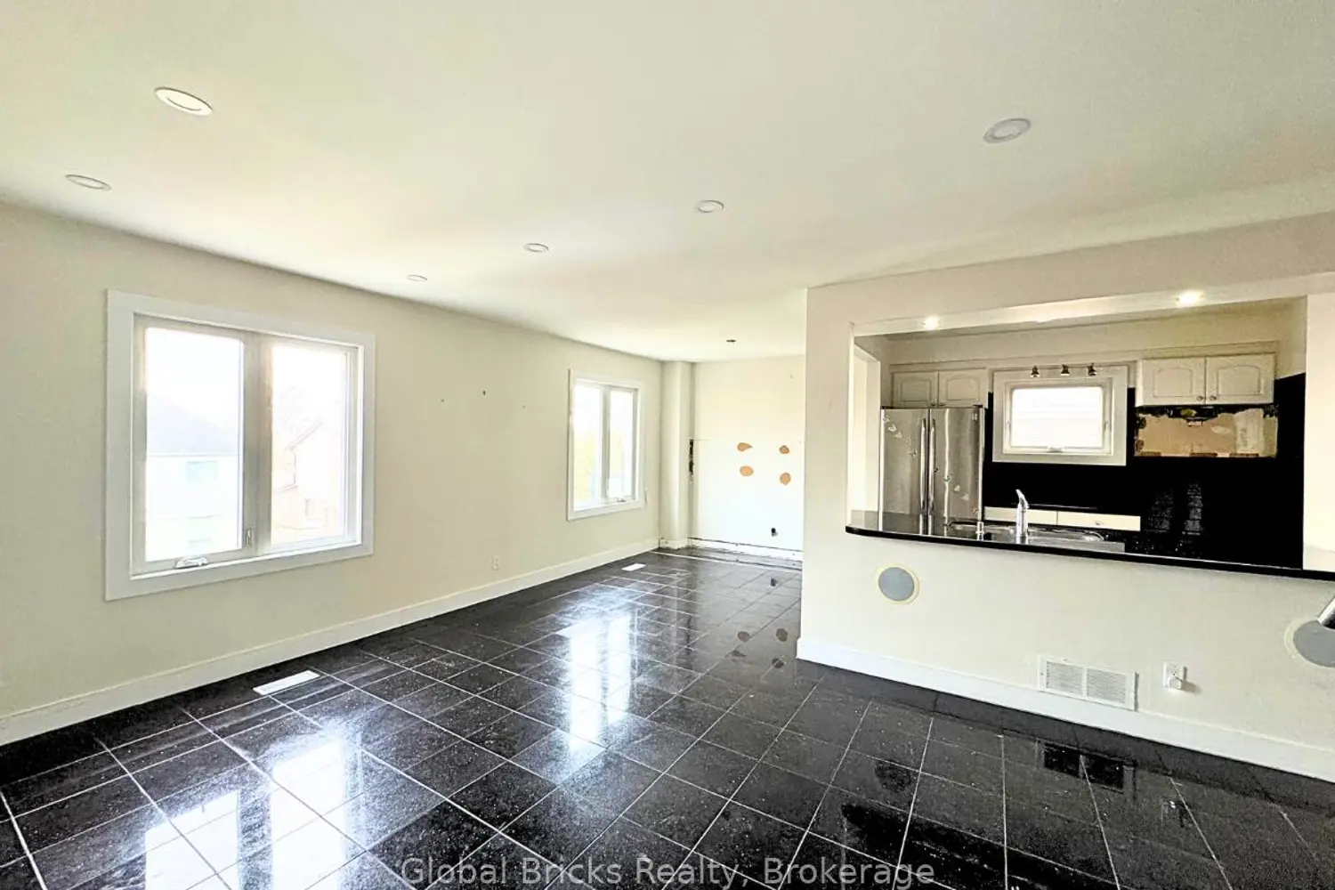 Additional image 11 of 41 Fieldview Crescent