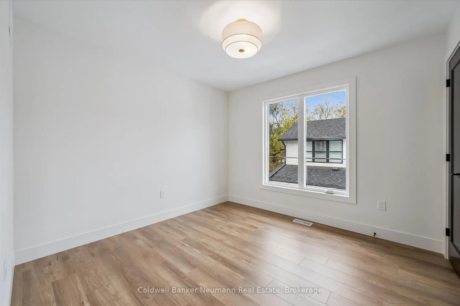 Additional image 16 of 126 Oxford Street