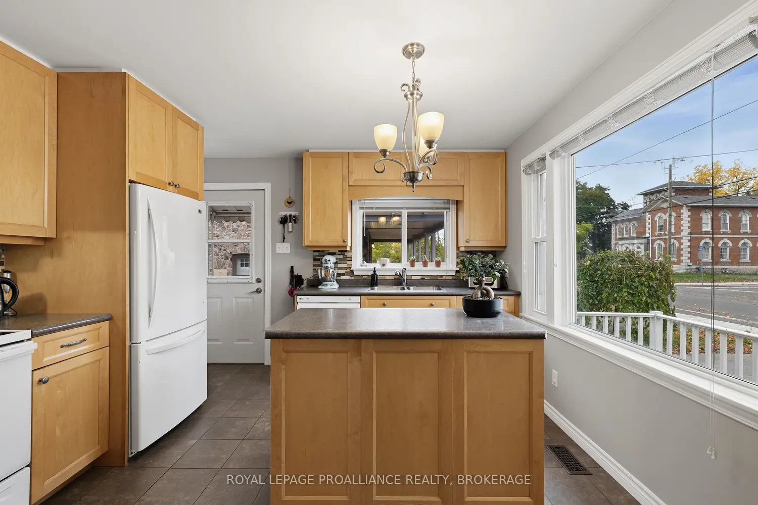 Additional image 10 of 225 East Street