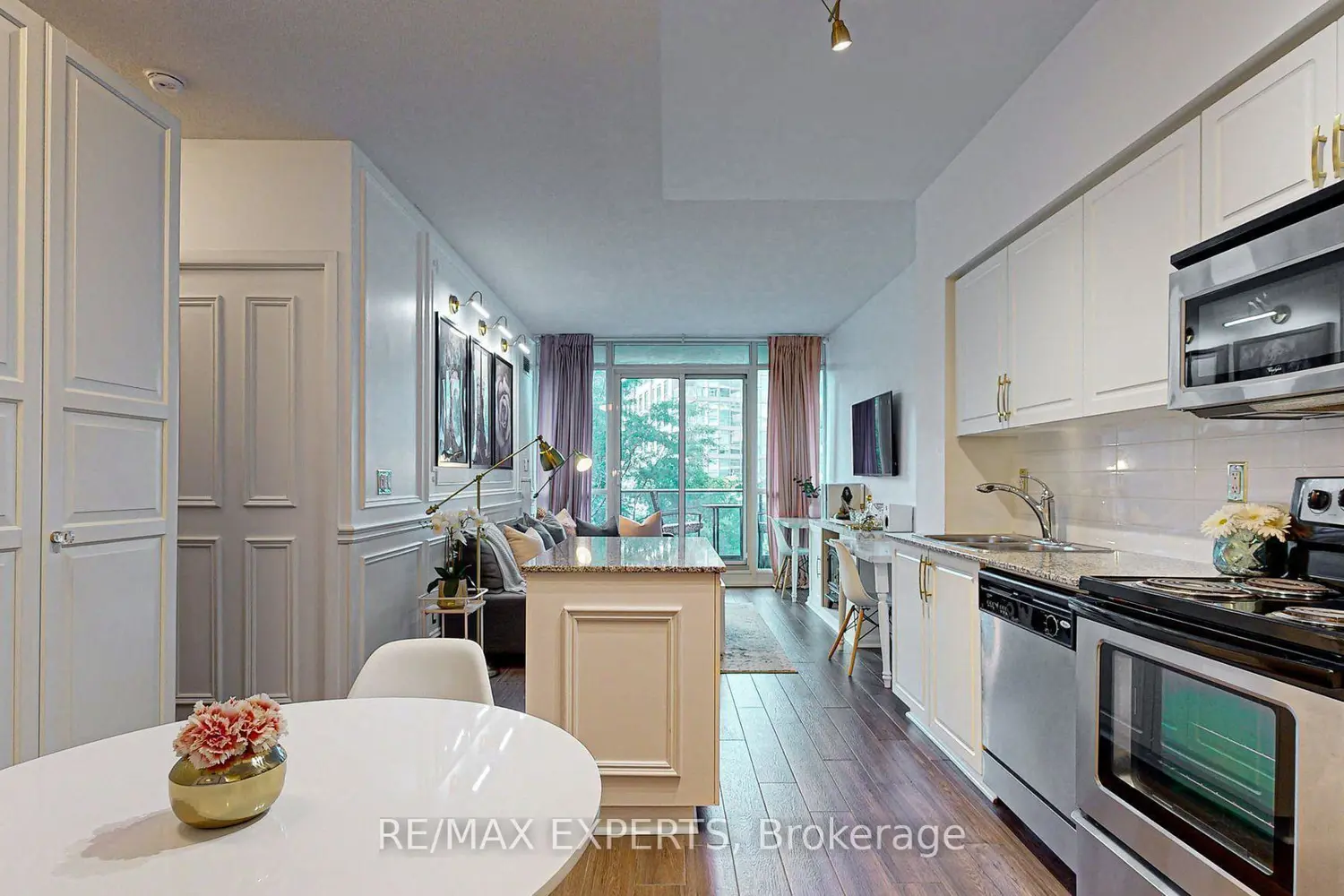 Additional image 8 of 209 Fort York Boulevard 355