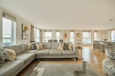 Lighterage Court, High Street TW8