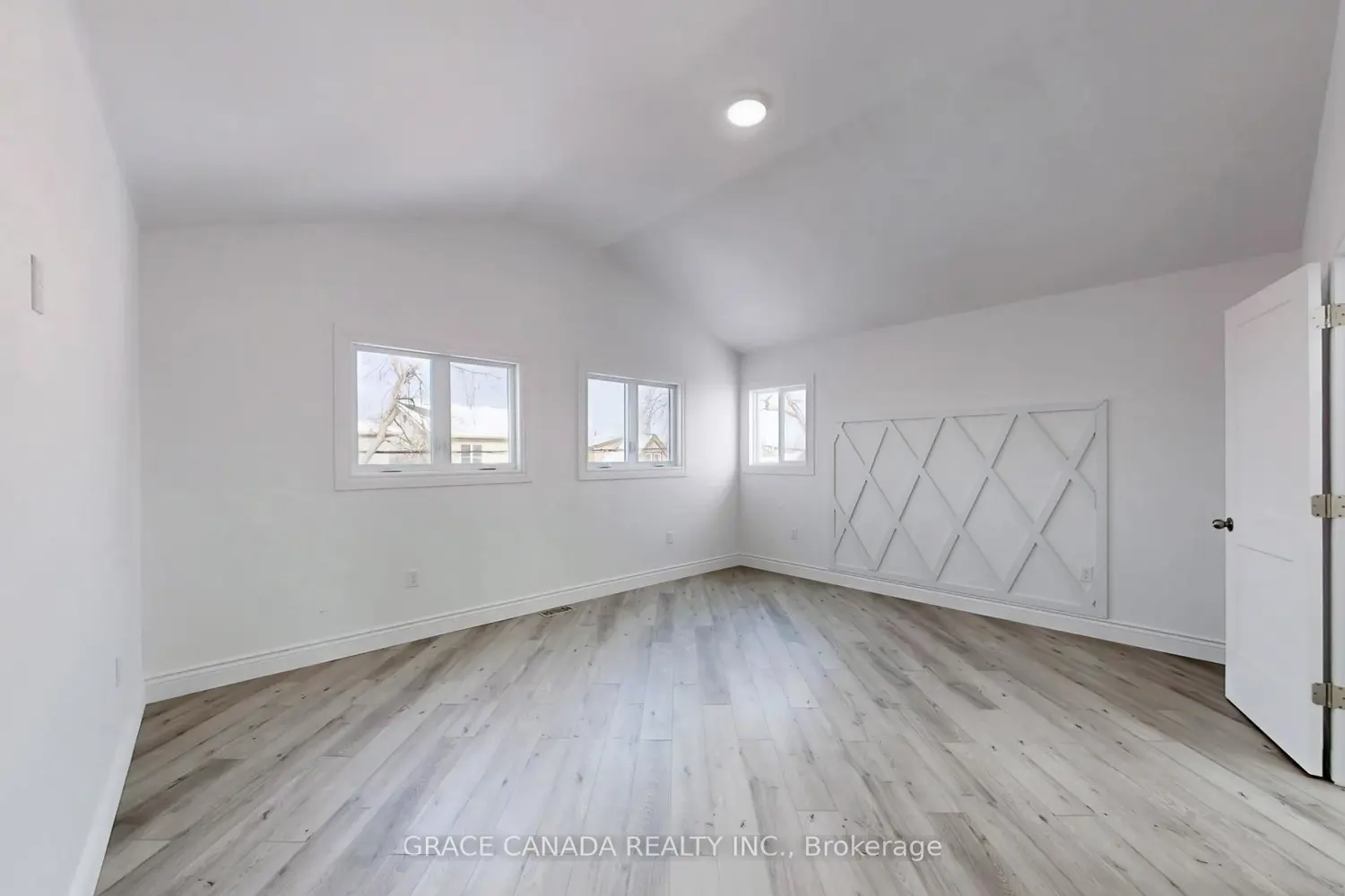 Additional image 10 of 85 Albany Avenue