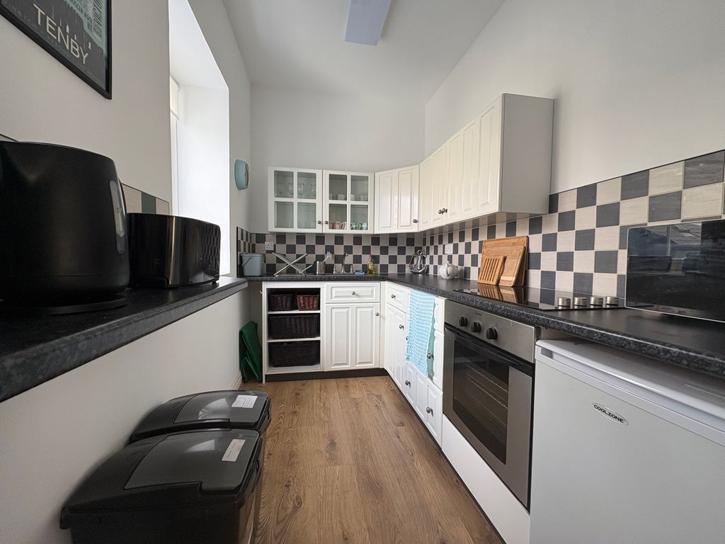 Additional image 5 of 2 bed flat for saleFlat 5, Ashley House, Upper Frog Street, Tenby, Pembrokeshire SA70