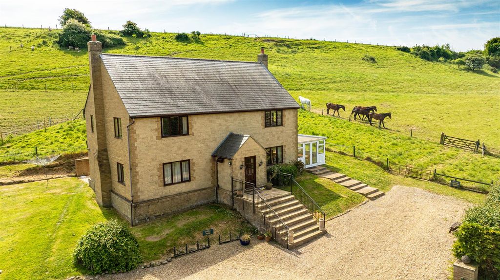 5 bed farmhouse for saleGatcombe, Newport PO30