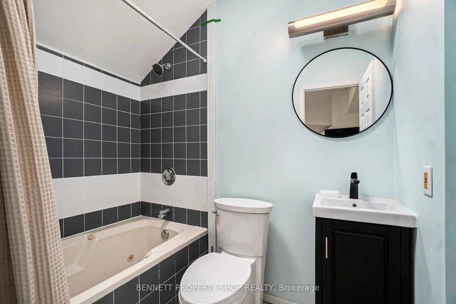 Additional image 15 of 1036 Barryvale Road 4D