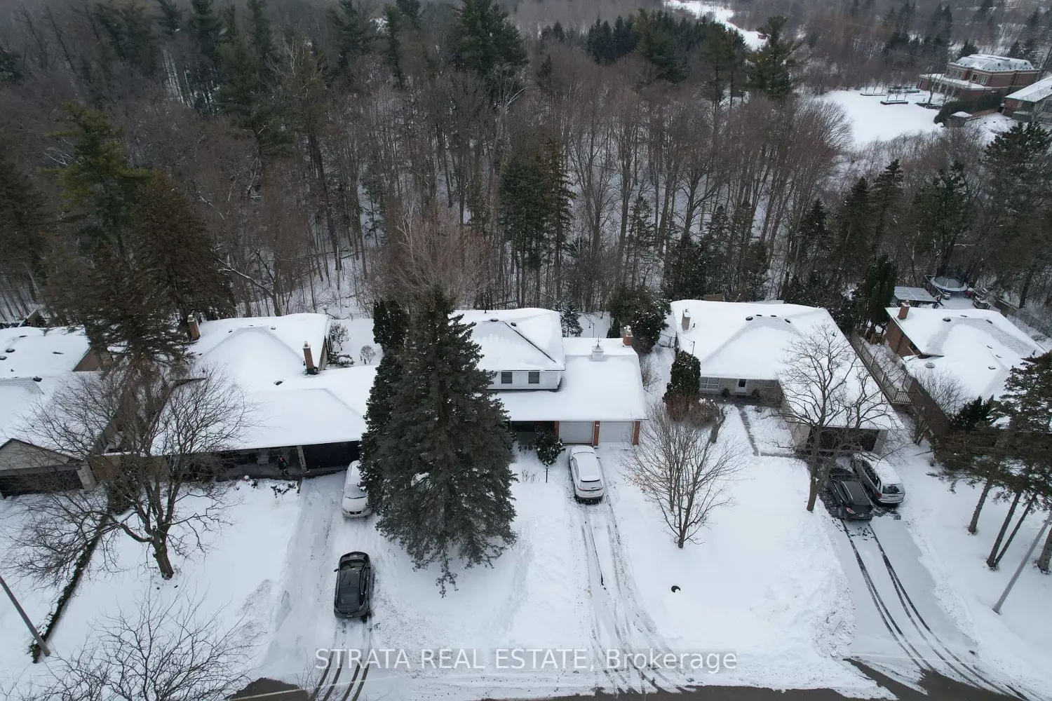 111 Camlaren Crescent photo 3