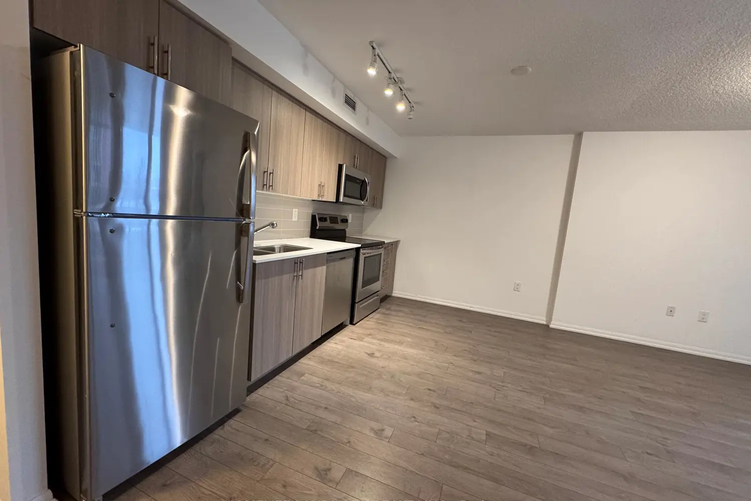 Additional image 4 of 3091 Dufferin Street 208
