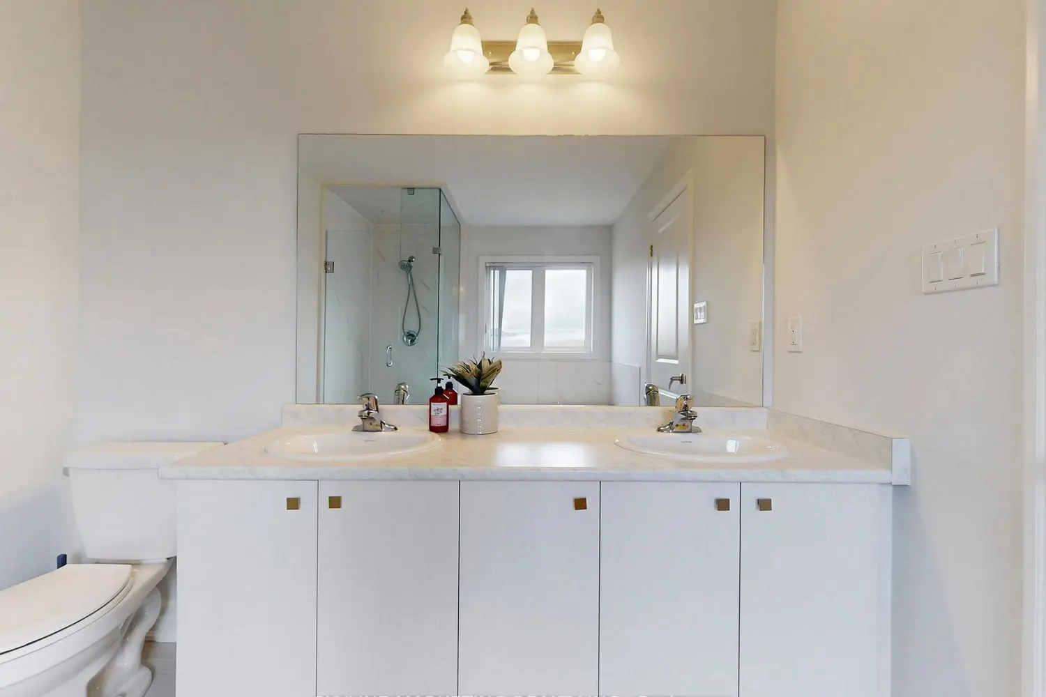 Additional image 12 of 23 Rosanne Circle