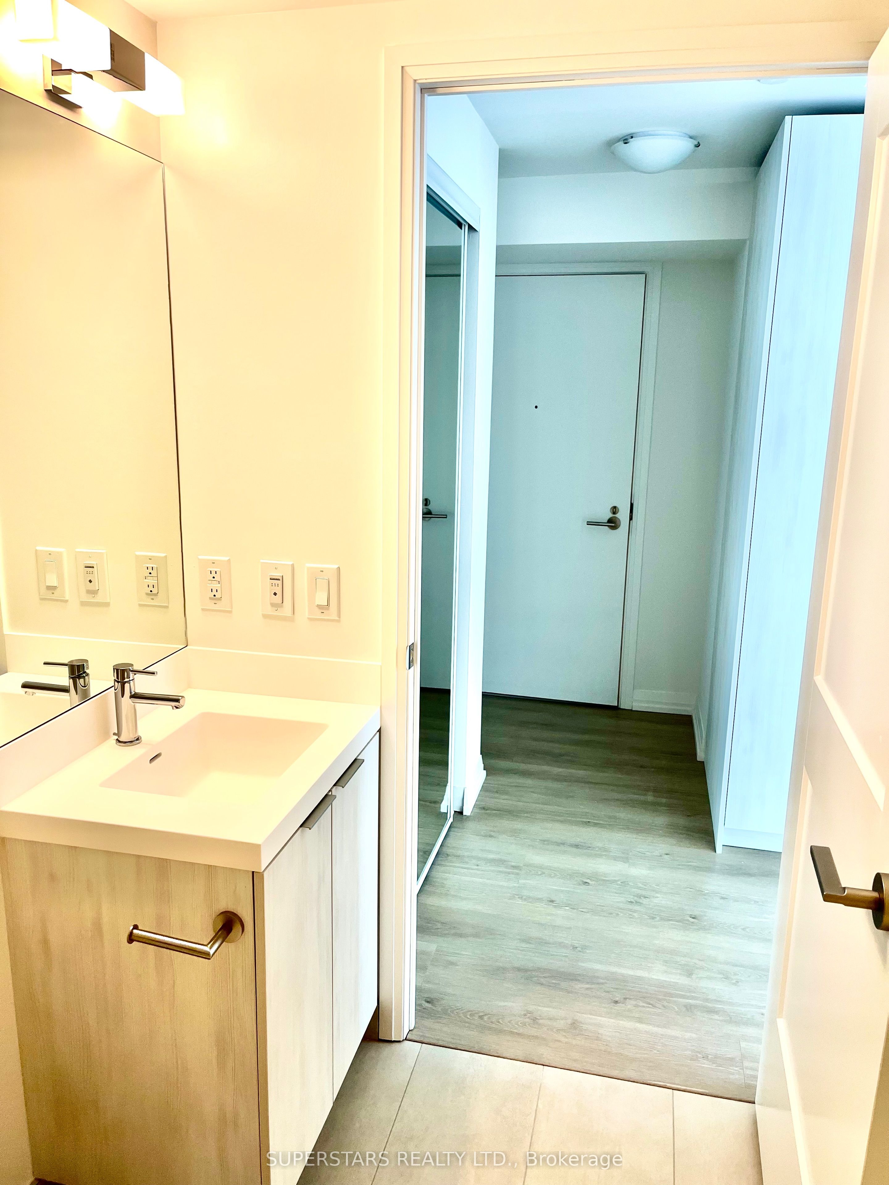 Additional image 5 of 1715-8 Widmer Street, Toronto, ON, M5V 0W6