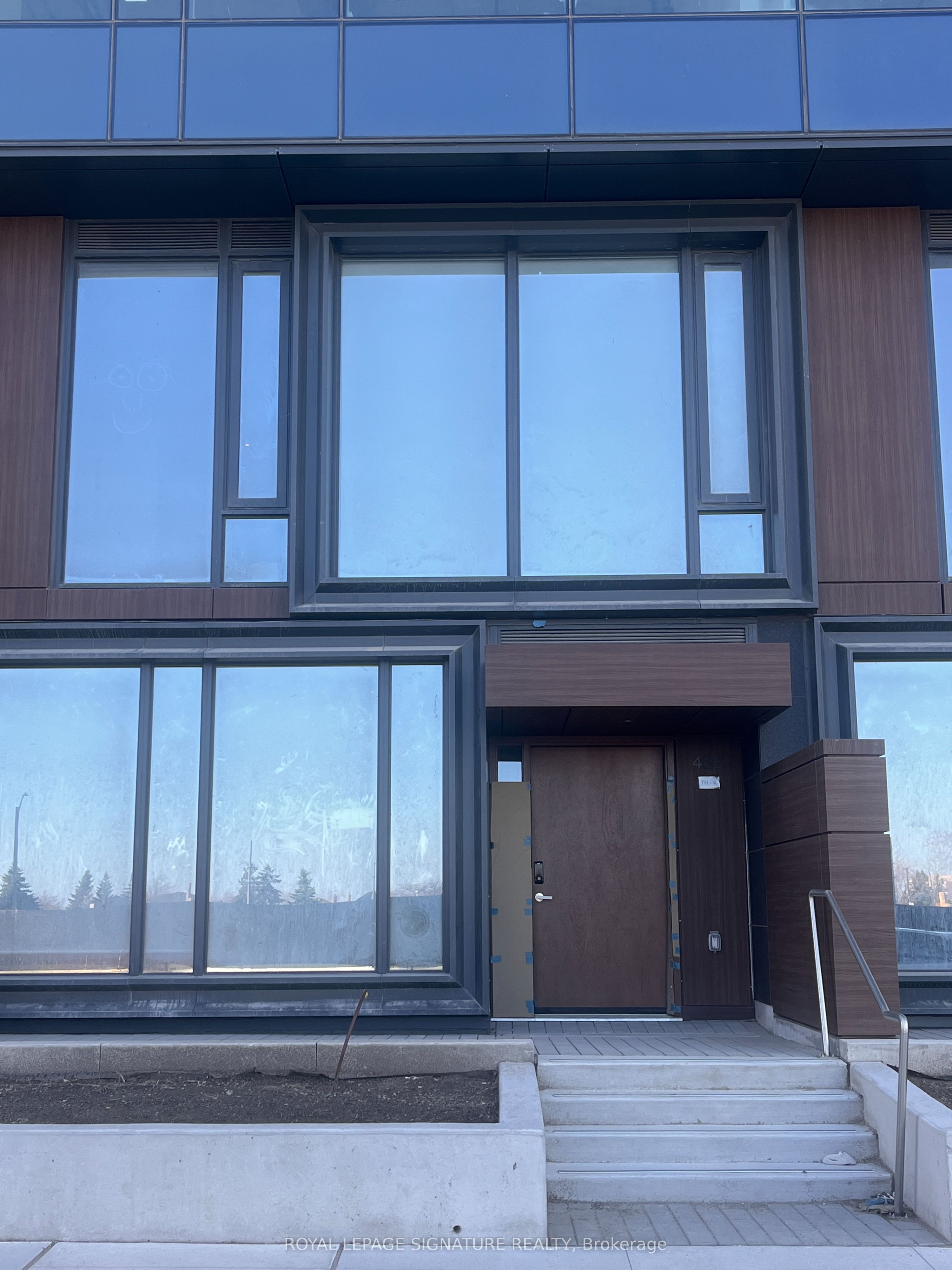 104-448 Burnhamthorpe Road W, Mississauga, ON, L5B 0R4