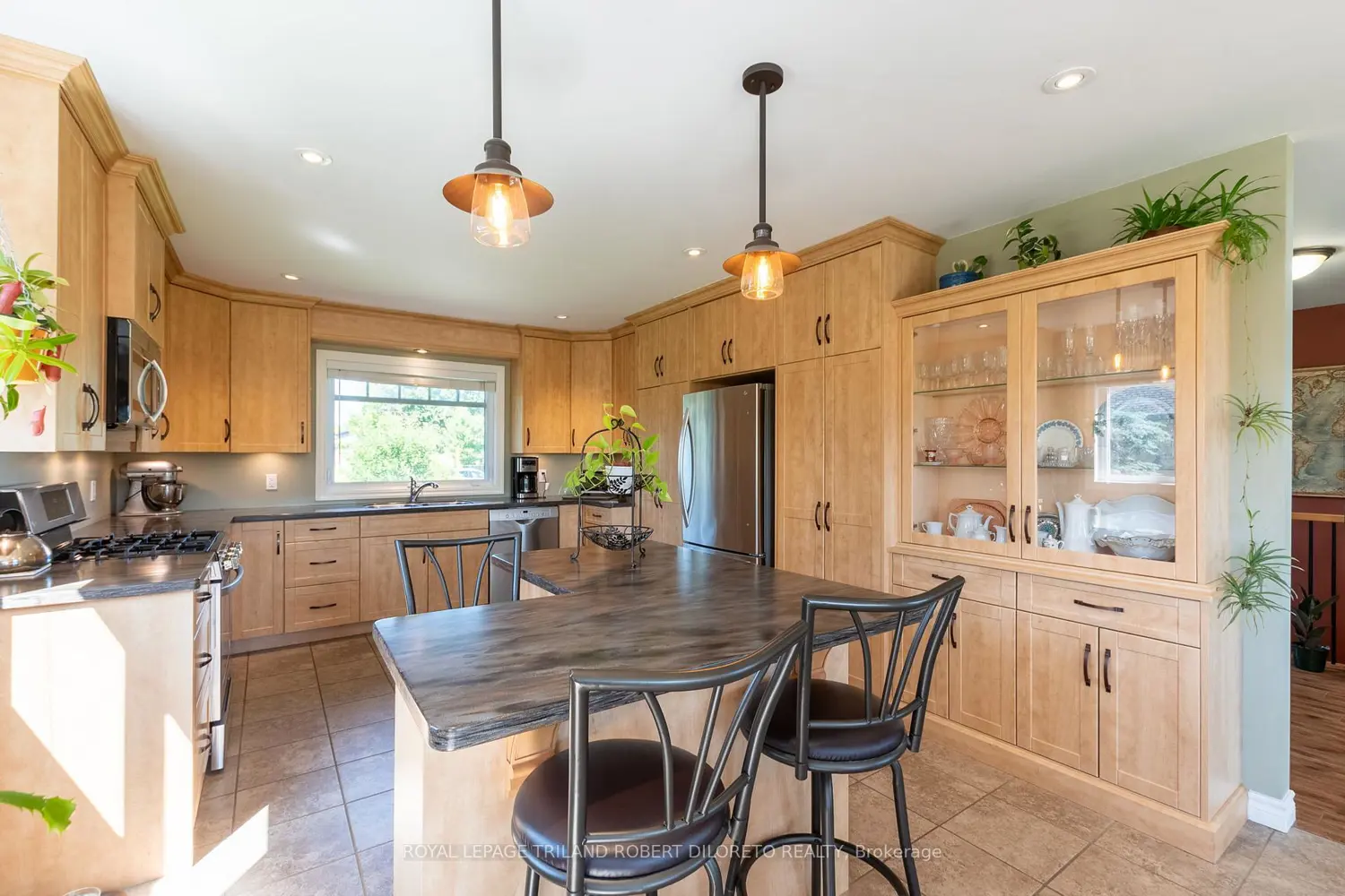 Additional image 6 of 22910 Highbury Avenue