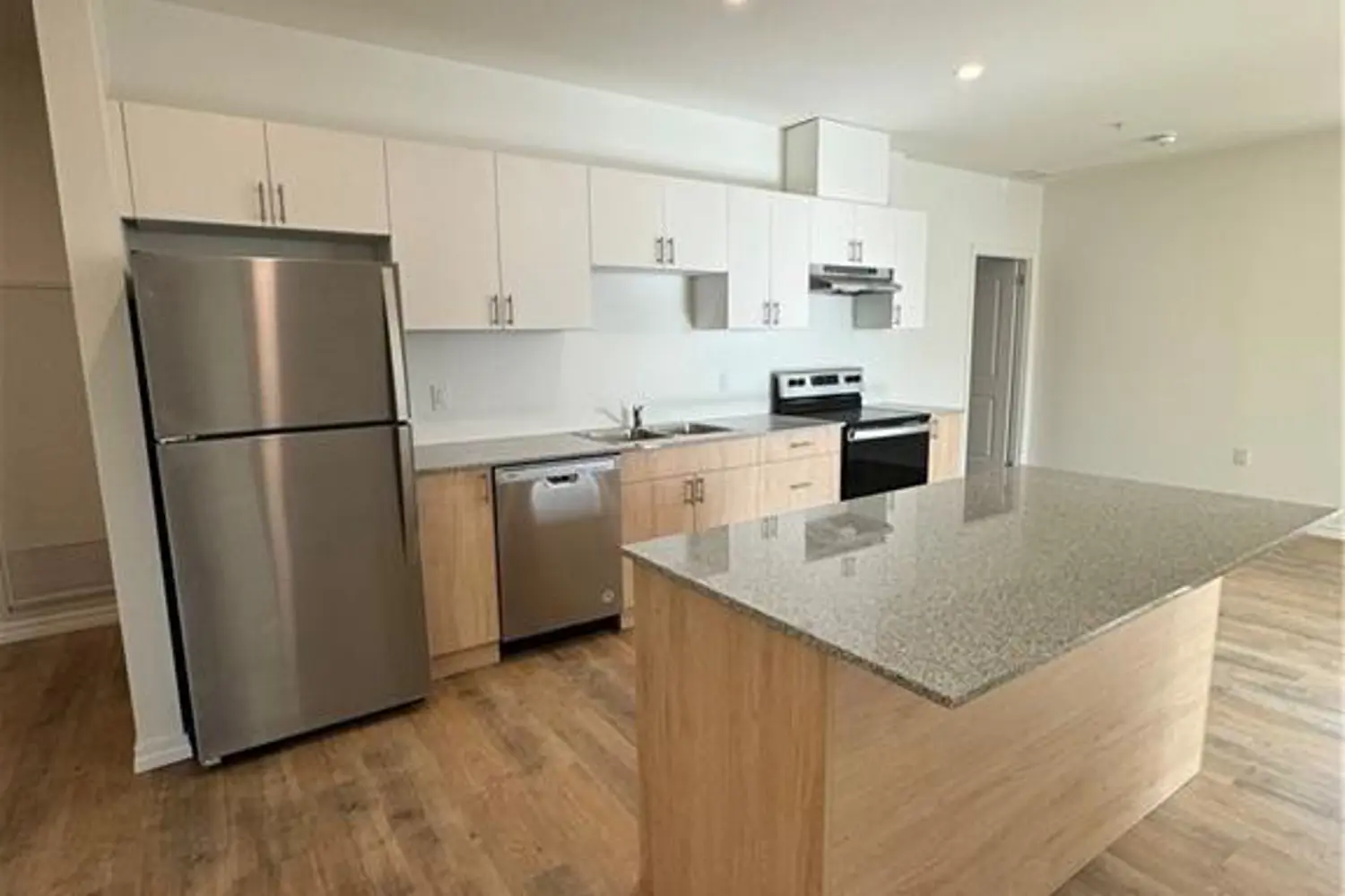 Additional image 5 of 1098 Paisley Road 105 A