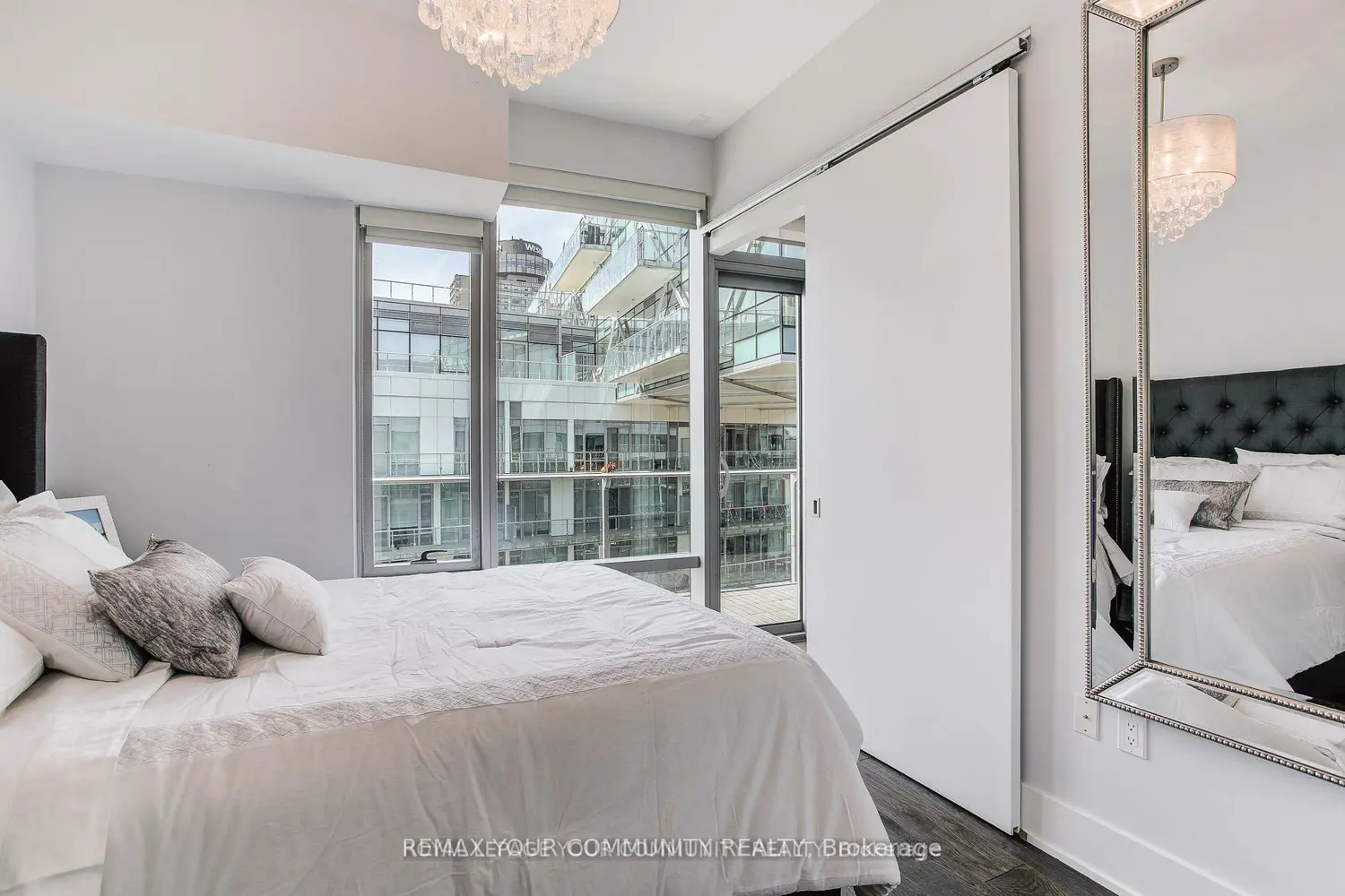 Additional image 12 of 39 Queens Quay 1109