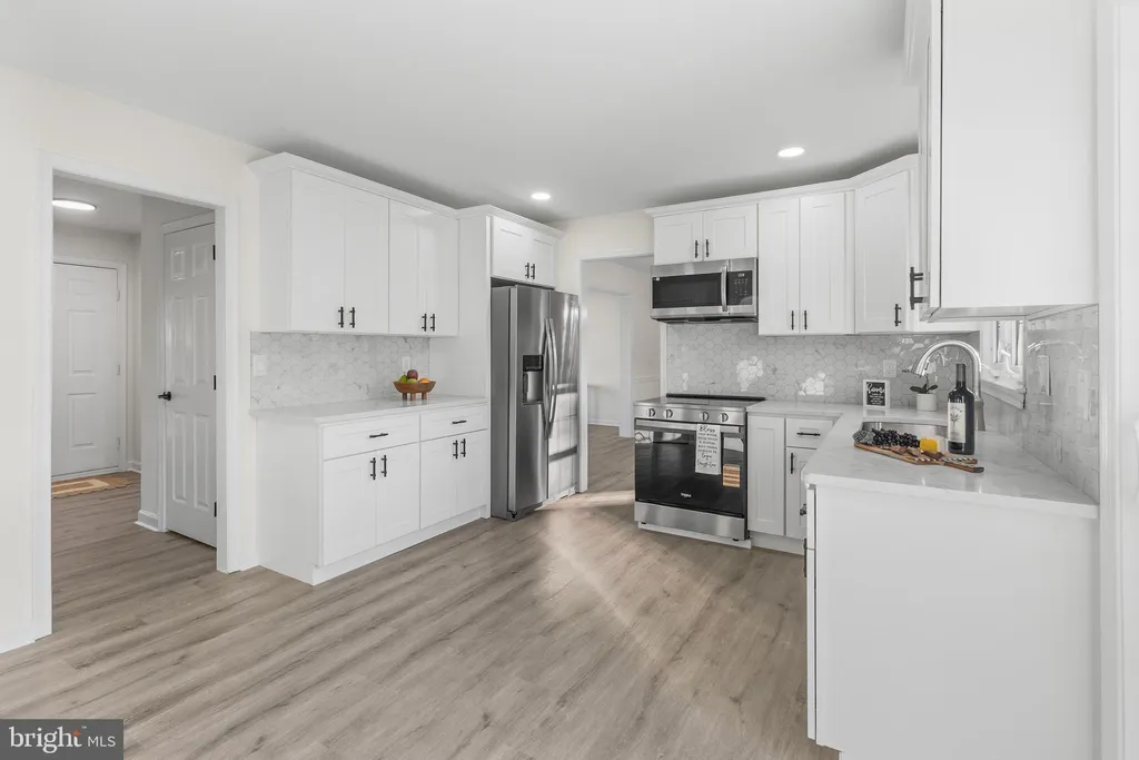 Additional image 11 of 210 W Silver Fox Road, Newark, DE 19702