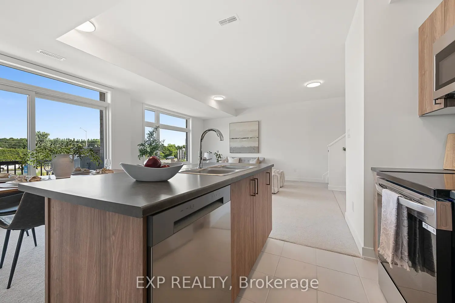 Additional image 12 of 1005 Silhouette Private