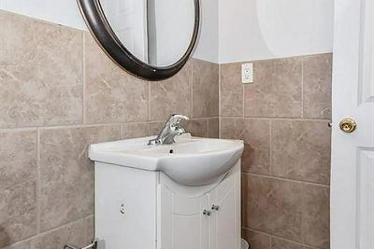 Additional image 16 of 766 Walter Street