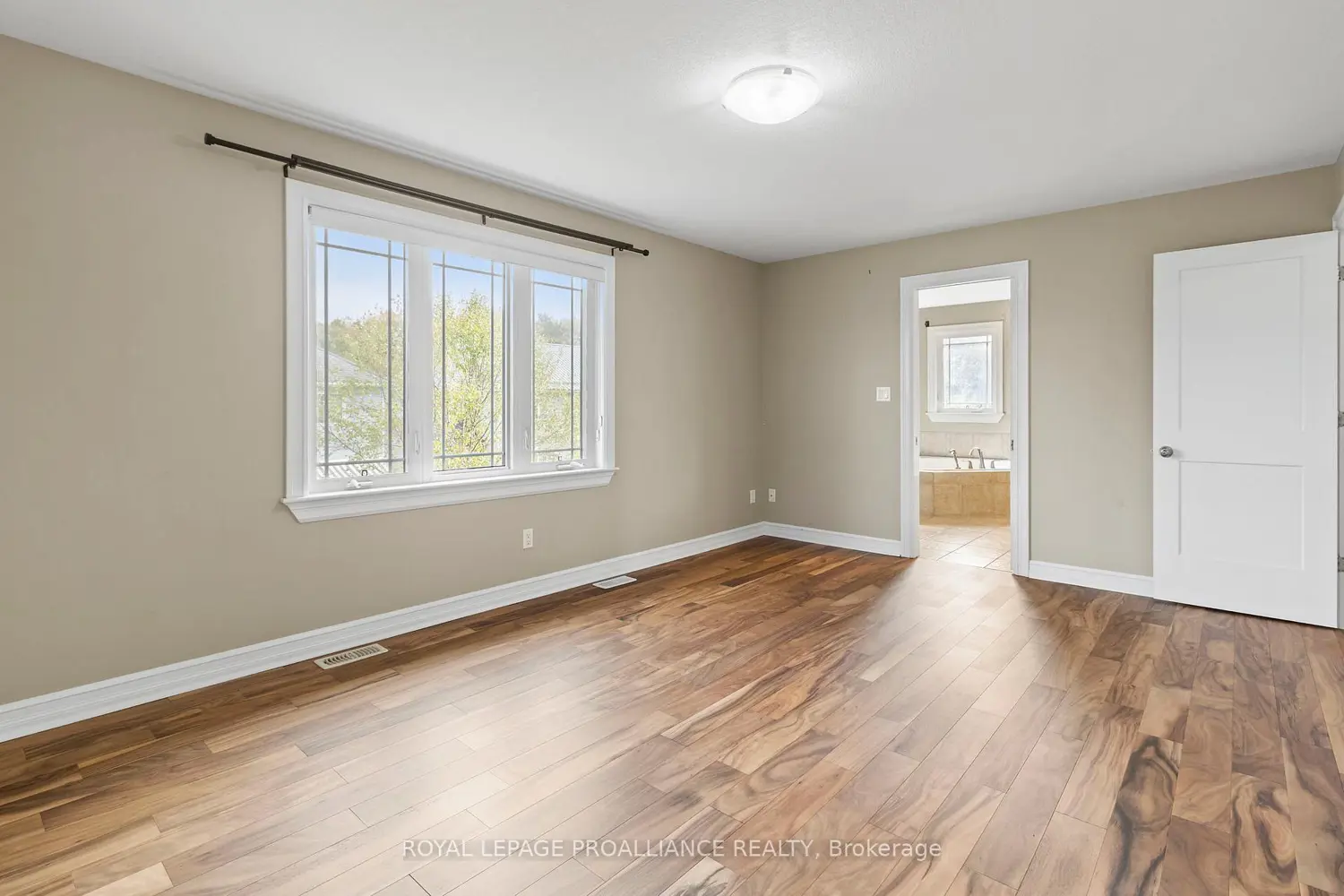 Additional image 7 of 1009 Crestwood Drive