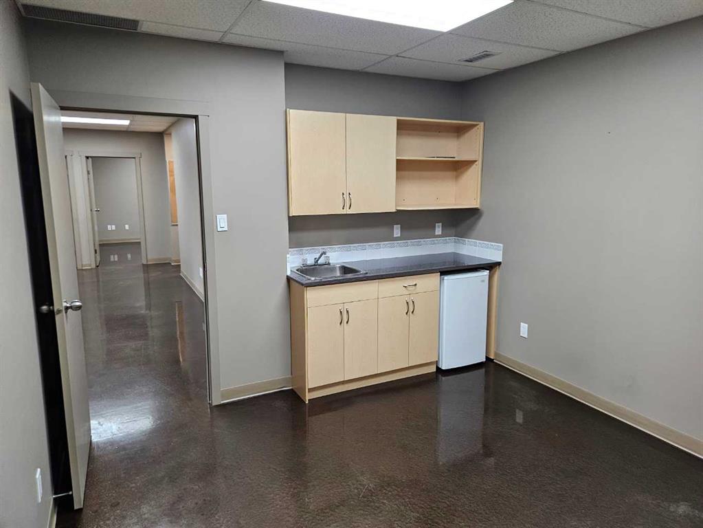 Additional image 5 of 11-7421 Edgar Industrial Drive, Red Deer, AB, T4P 3R2