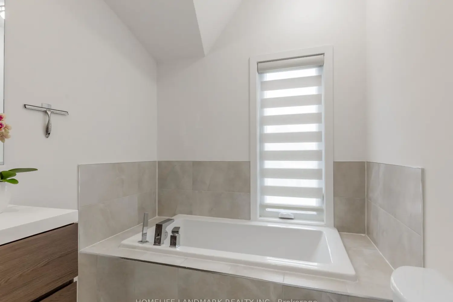 Additional image 14 of 9092 Woodbine Avenue