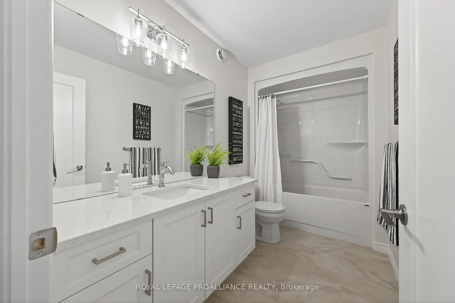 Additional image 13 of 14 Peace River Street