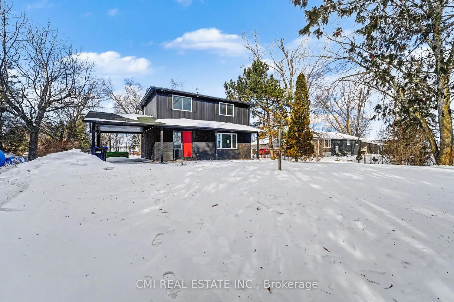 4806 5Th Side Road photo 2