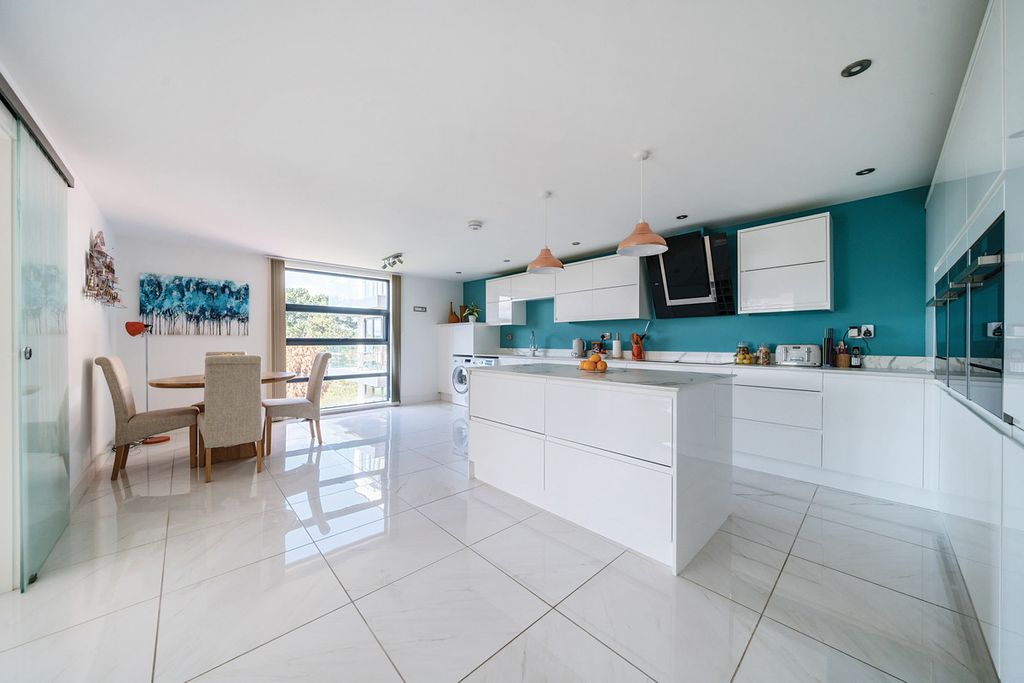 Additional image 19 of 3 bed flat for saleGreyfriars Avenue, Hereford HR4
