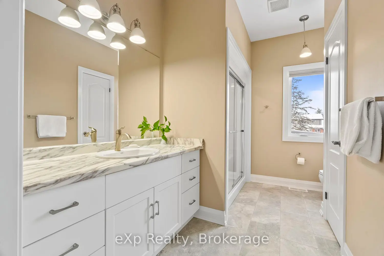127 Dougs Crescent photo 3