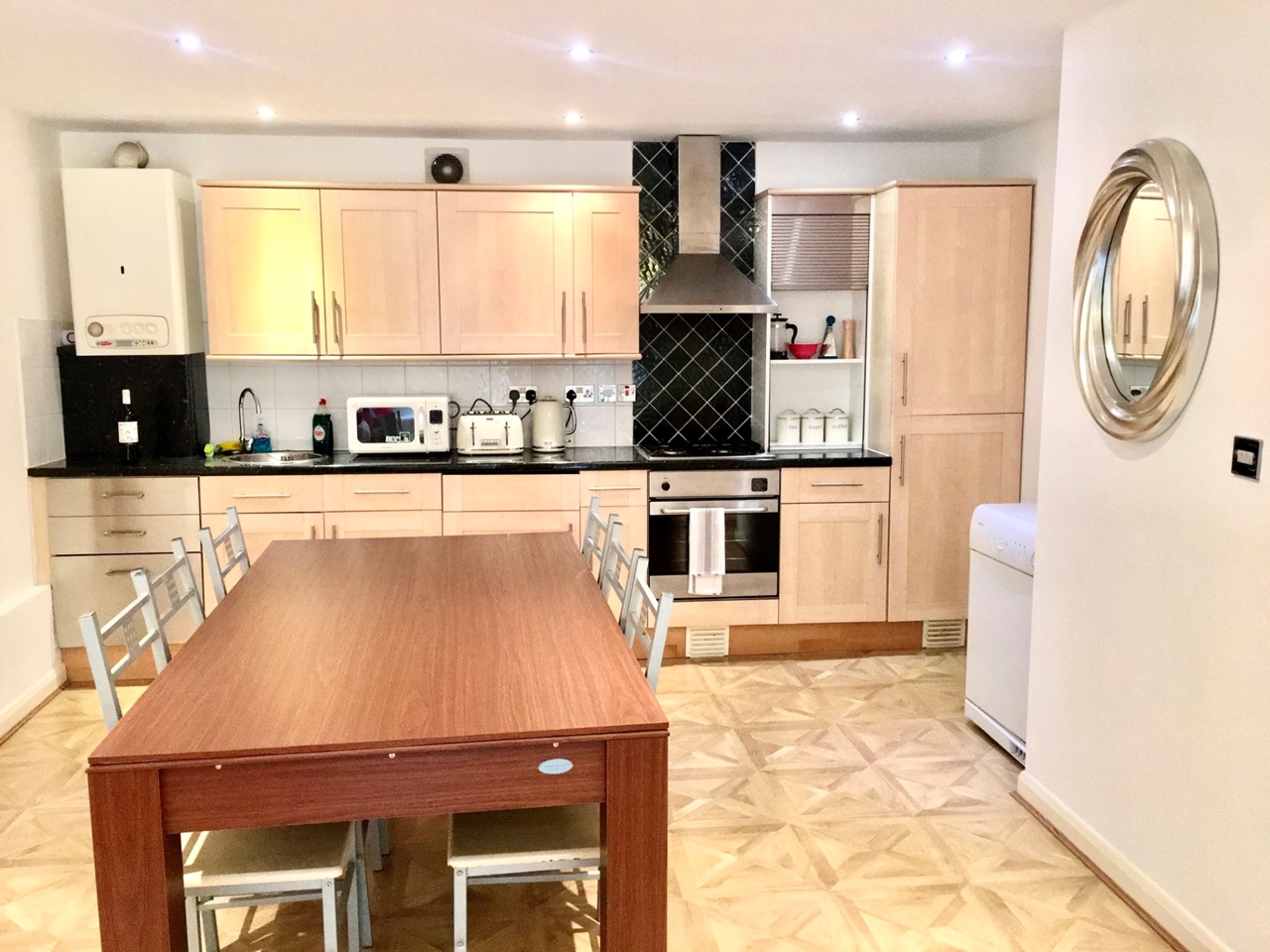 Additional image 6 of 2 Bed Flat, Royal Mint Street, E1, N1 7GU
