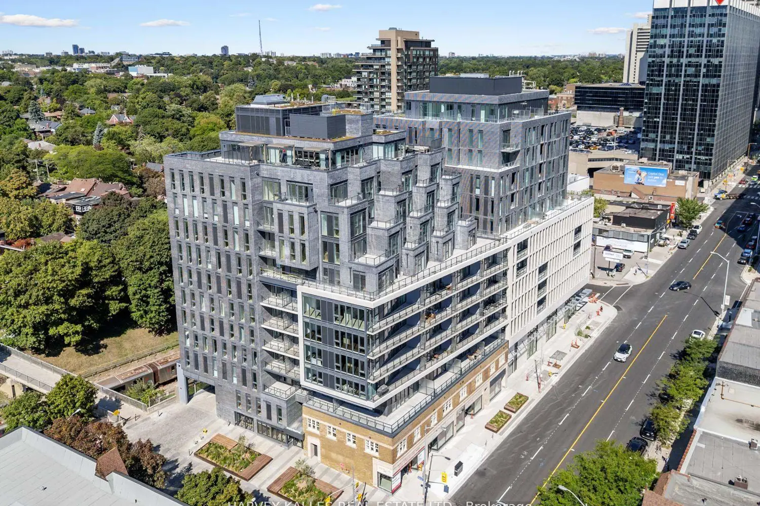 8 Manor Road 410