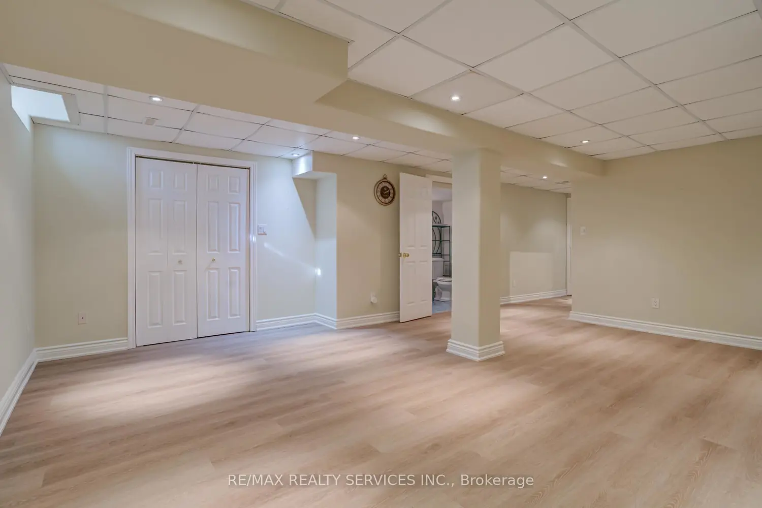 Additional image 19 of 15 Claudette Gate