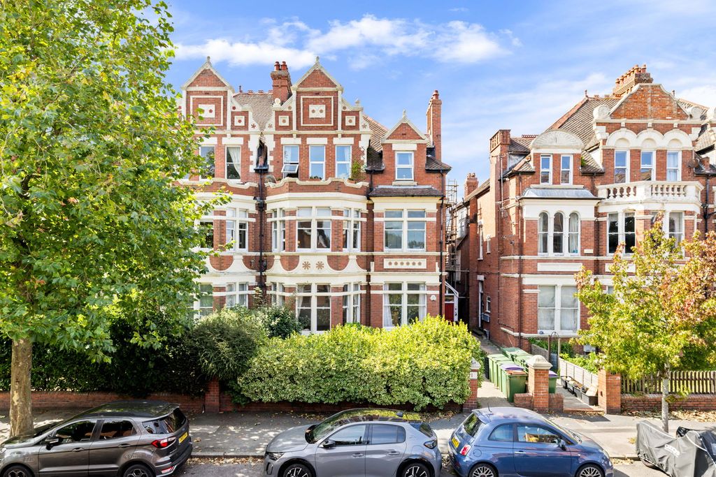3 bed flat for saleGrimston Avenue, Folkestone CT20