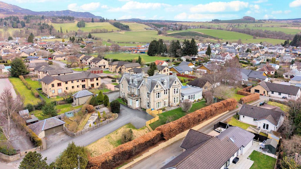 5 bed flat for saleCastlebeigh Park, Pitlochry PH16