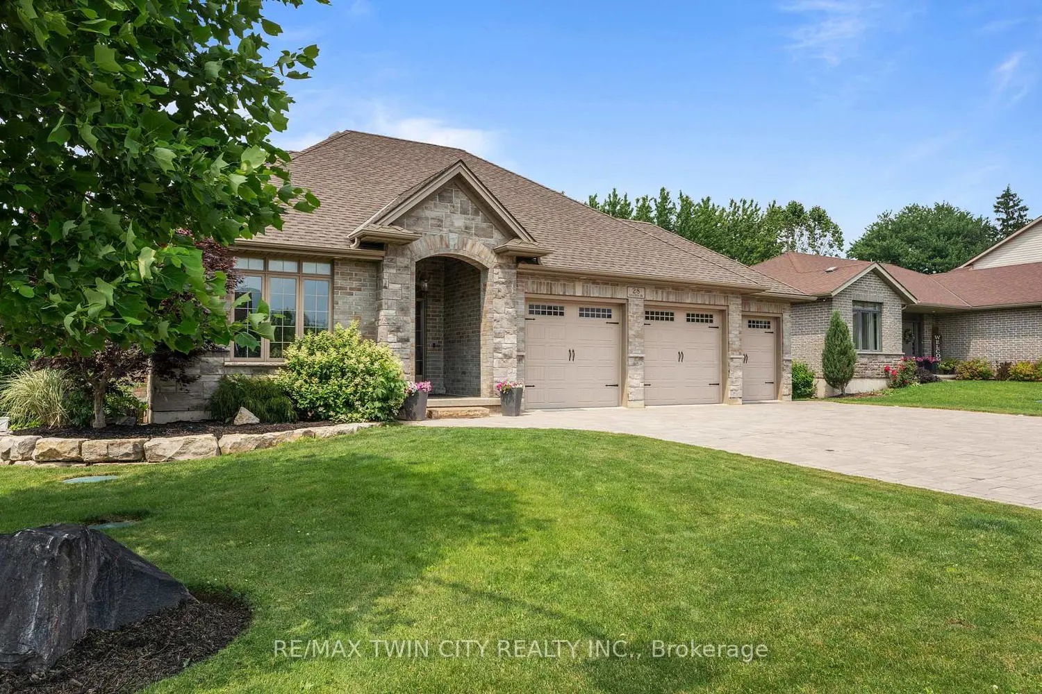 28 Graydon Drive photo 4