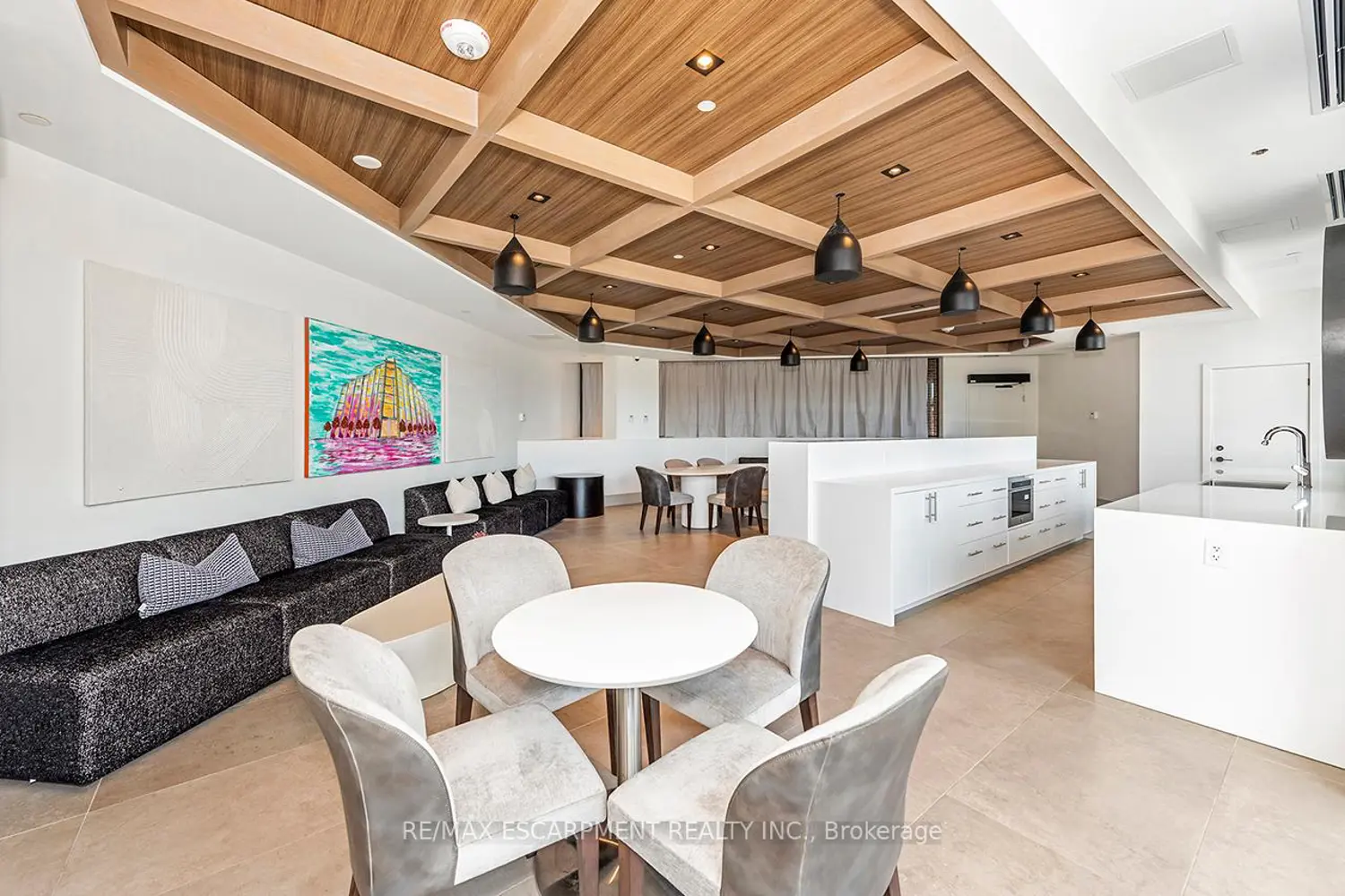 Additional image 17 of 600 North Service Road 606