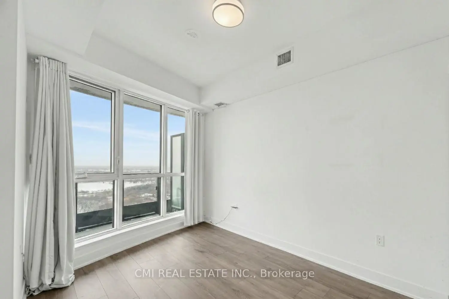 Additional image 12 of 585 Bloor Street 3317