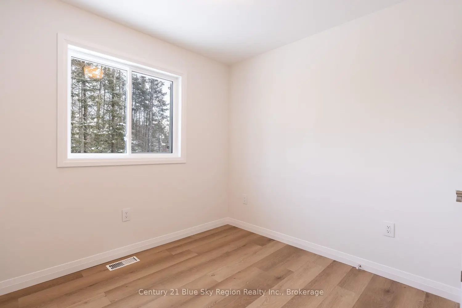 Additional image 10 of 113 Riverside Drive