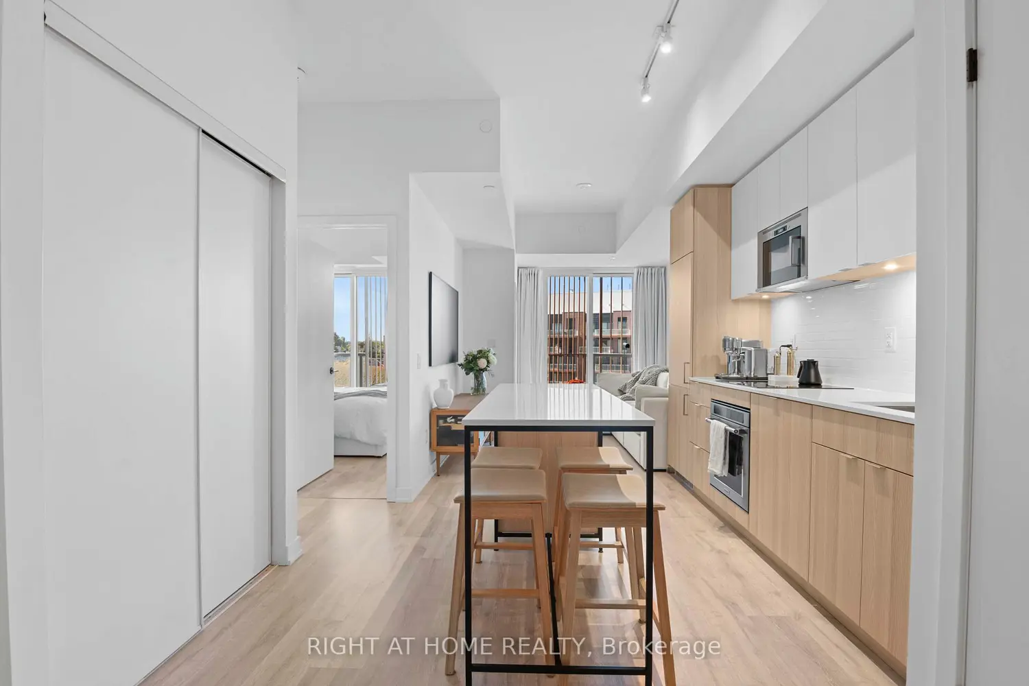 220 Missinnihe Way 403