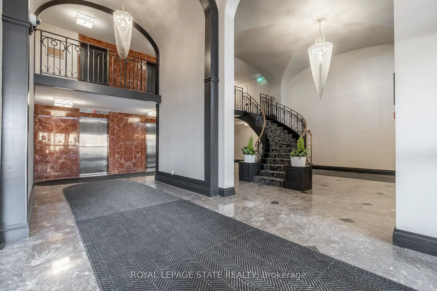 500 Green Road 1218