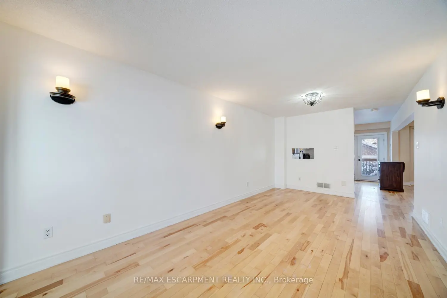 108 Olde Bayview Avenue photo 3