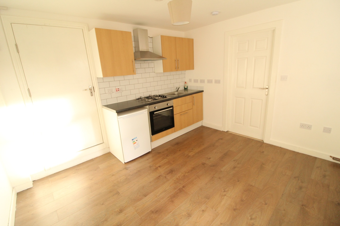 Additional image 2 of Studio Flat, Kingsland High St, E8, N1 7GU