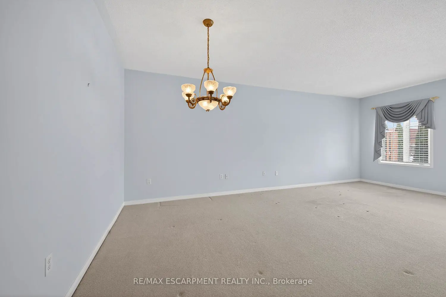 Additional image 4 of 156 Silverbirch Boulevard